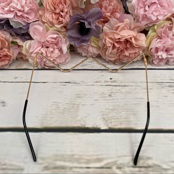 Avant Garde Crystal Triangular Frame Glasses - Picture 9 of 16